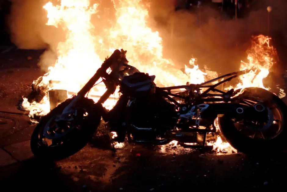 Εμπρησμός μοτοσικλέτας στην Αγλαντζιά-Καταστράφηκε ολοσχερώς
