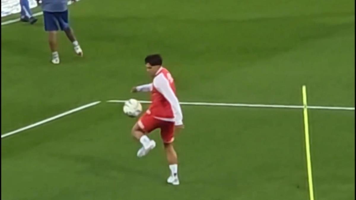 ΒΙΝΤΕΟ: Ο ανιψιός του Μαραντόνα αντέγραψε το iconic ζέσταμα του θείου του