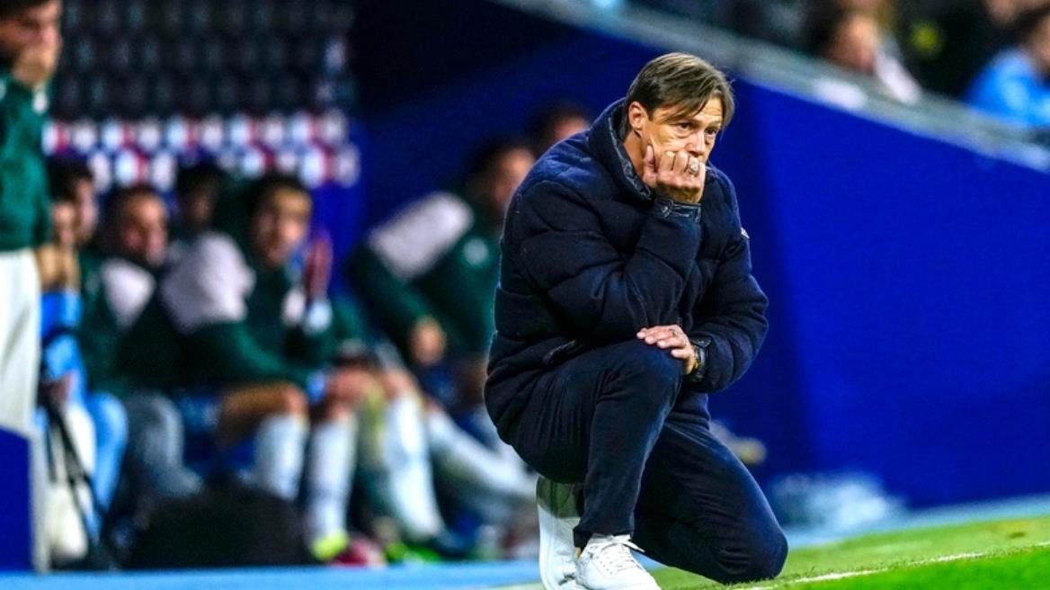 Τρίζει η θέση του Ματίας Αλμέιδα στον πάγκο της Σεβίλλης
