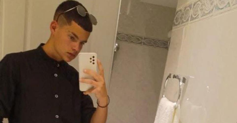 Η σπαρακτική μαντινάδα του πατέρα του 19χρονου στρατιώτη που σκοτώθηκε στη Ρόδο