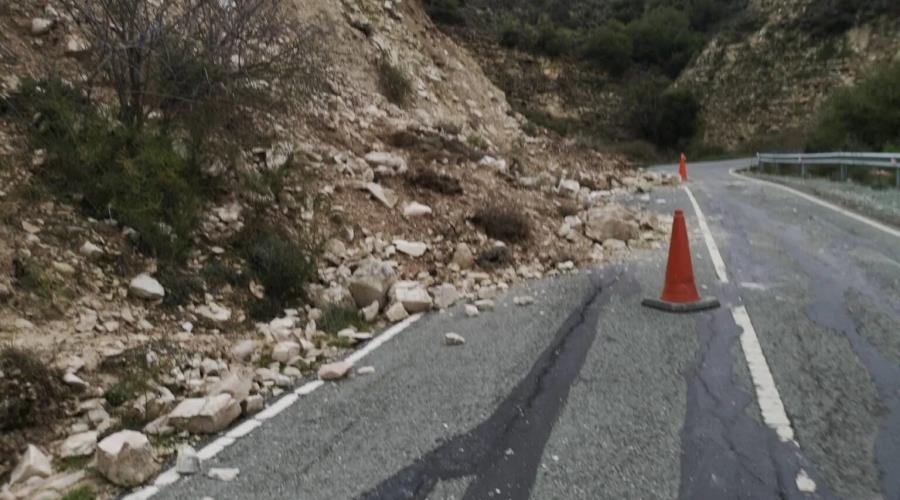 Επικίνδυνος δρόμος λόγω κατολισθήσεων βράχων και όγκων χώματος-Οι συστάσεις της Αστυνομίας