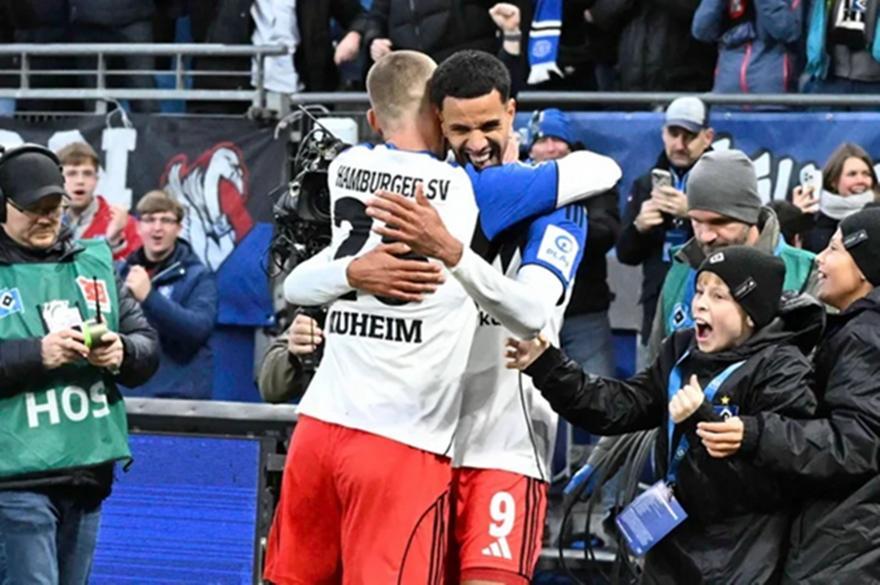 Το Αμβούργο των 10 παικτών «ξέρανε» την Στουτγκάρδη στο 94’