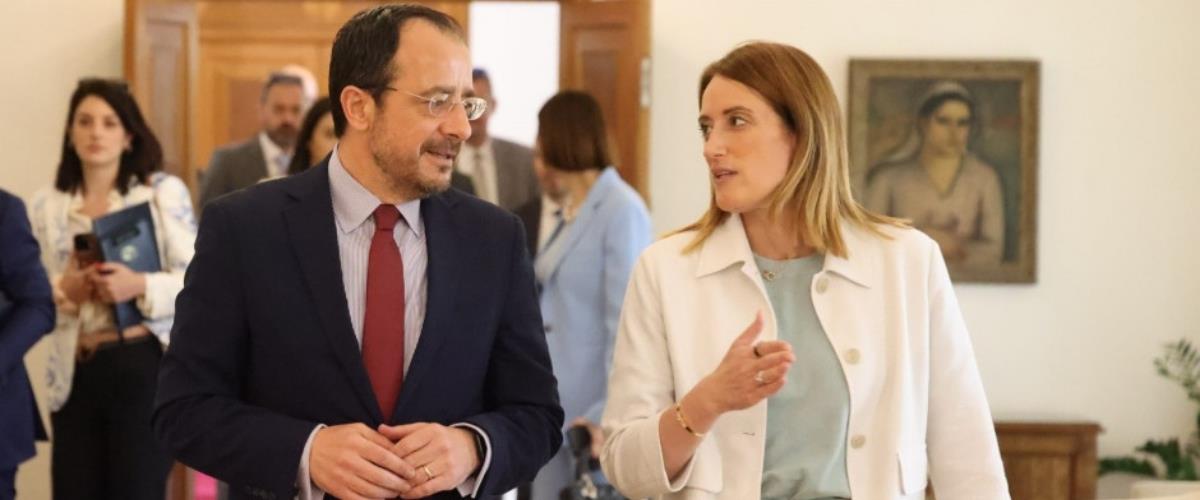 Στο Προεδρικό η Μέτσολα για συνάντηση με Πρόεδρο και διευρυμένη Διάσκεψη Προέδρων Ευρωκοινοβουλίου