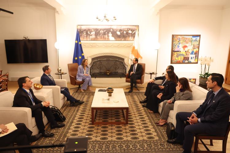 H ΕΕ πρέπει να επουλώσει το τραύμα της κατοχής και της διαίρεσης