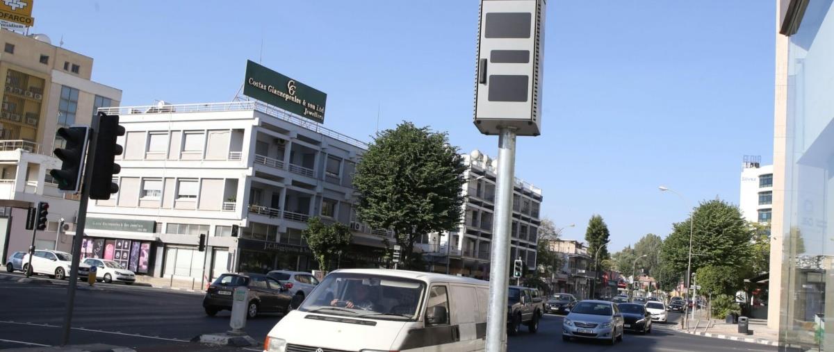 Καταγγελίες βουλευτών για χρήση photoradar list χωρίς νομοθετική ρύθμιση στα αεροδρόμια και αδιαφάνεια στα κονδύλια των καμερών