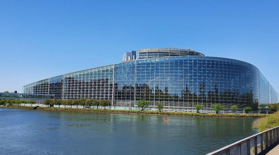 Διαμαρτυρήθηκαν στο Στρασβούργο για το μνημείο αγνοουμένων τ/κ οργανώσεις-«Το Κυπριακό δεν ξεκίνησε το 1974»