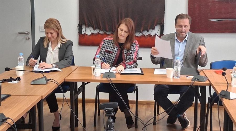 Υπογράφτηκε η συμφωνία υλοποίησης μέτρου για στήριξη εθελούσιων επιστροφών αιτούντων άσυλο