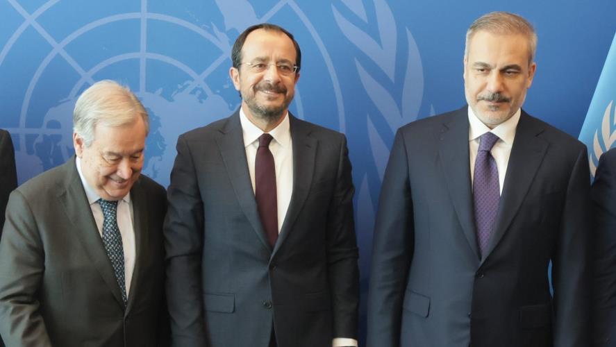 Mε όποιον και να μιλήσω, κάνουν παράπονα για τη ”νότια Κύπρο”, ΕΕ και Τουρκία όμηροι μιας ομάδας ανθρώπων