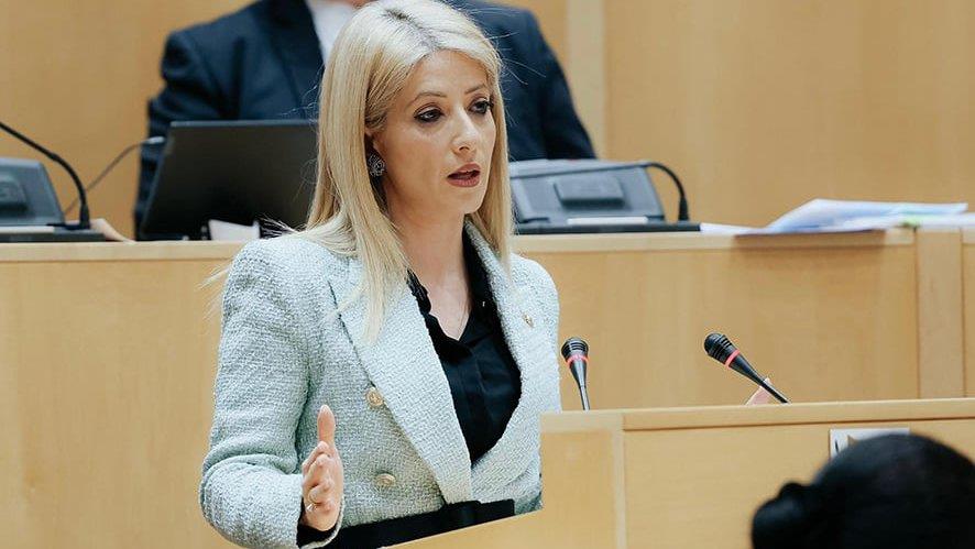 Θα ακολουθήσει το νέο πλαίσιο για ωφελήματα πρώην αξιωματούχων