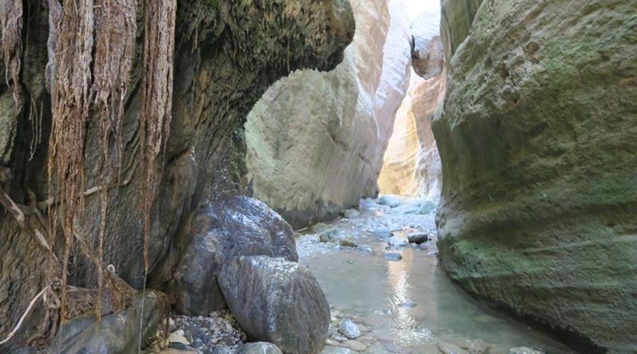 Κλειστό λόγω Byron το Φαράγγι του Άβακα