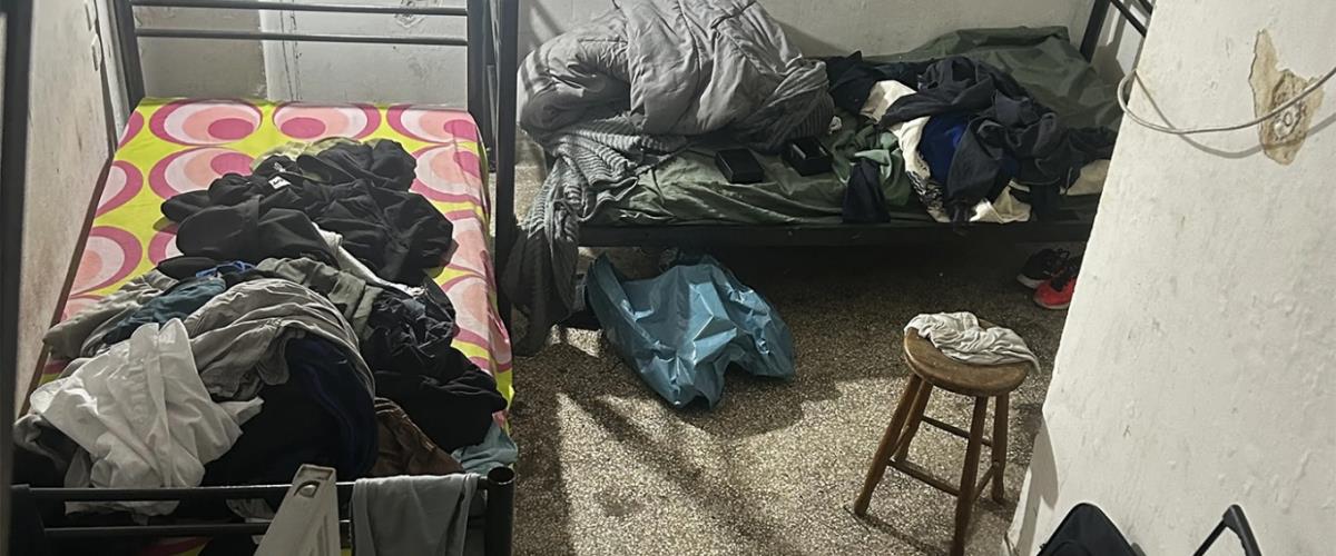 Συμμορία στην Ελλάδα έφερνε παιδιά από το εξωτερικό και τα έβαζε να πουλάνε λαθραία τσιγάρα-Ζούσαν σε υπόγεια (pics)