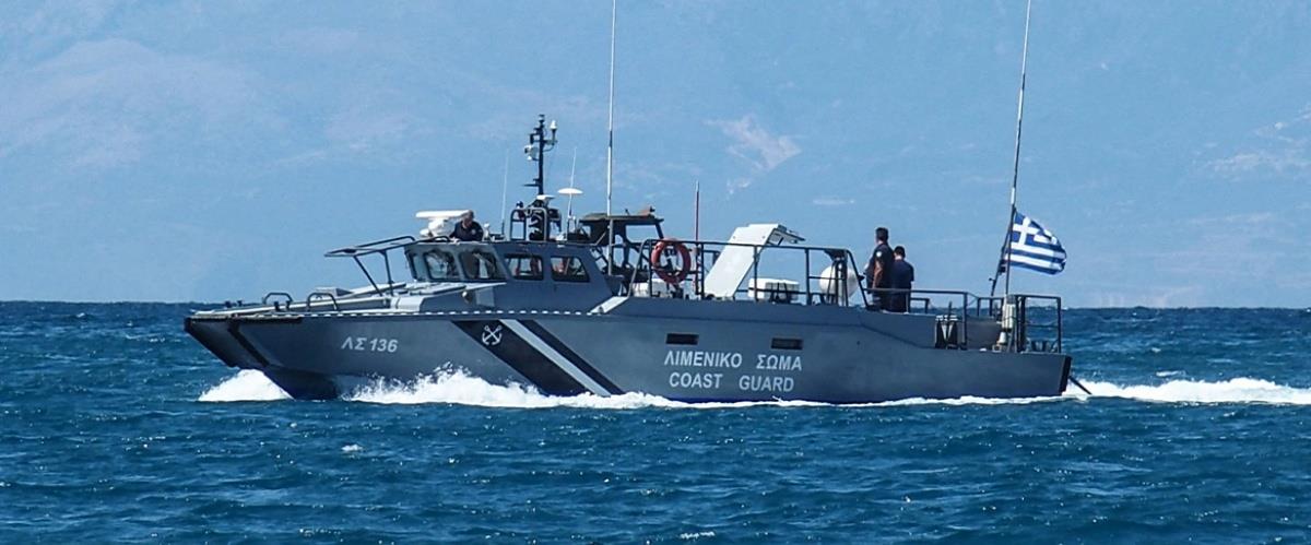 Τραγωδία με 18 νεκρούς νότια της Κρήτης-Eντοπίστηκε μισοβυθισμένο σκάφος με μετανάστες