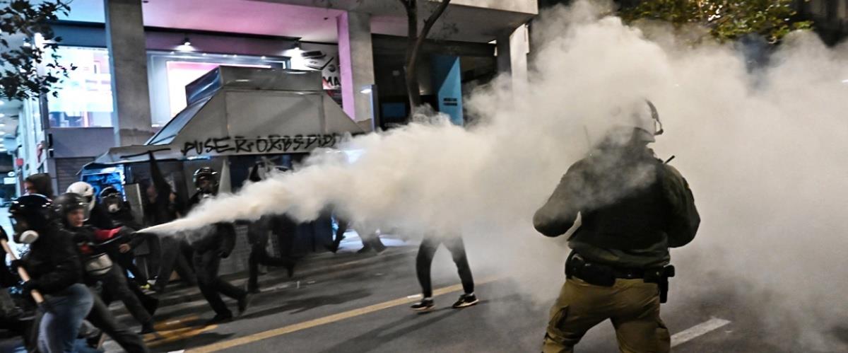 Επεισόδια στην πορεία στη μνήμη του Αλέξανδρου Γρηγορόπουλου στην Αθήνα-Χημικά και βόμβες κρότου λάμψης (vid&pics)