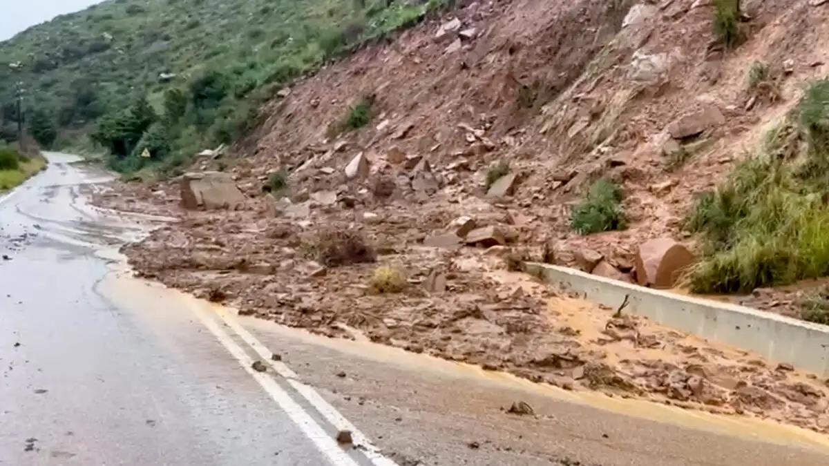 Κατολισθήσεις πέτρων και όγκων χώματος λόγω του Byron-Οι συστάσεις της Αστυνομίας