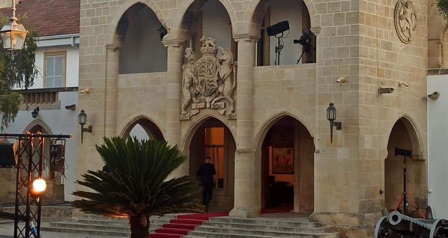 Αναλαμβάνουν καθήκοντα τα νέα μέλη του Υπουγικού-Ορκίζονται στο Προεδρικό