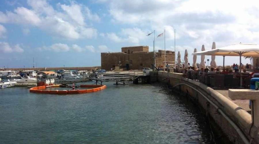 Πυρκαγιά σε σκάφος στο λιμανάκι Πάφου-Ξέσπασε από ηλεκτρικό πρόβλημα