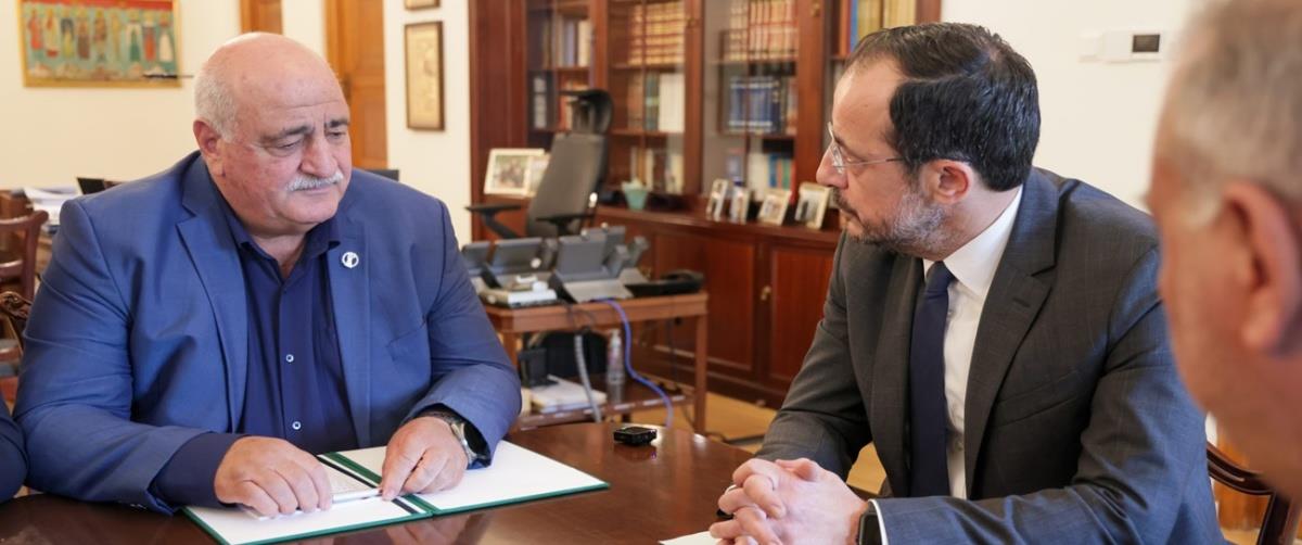 Ενοχλημένη από το διορισμό κομματικών στελεχών και όχι τεχνοκρατών η ΕΔΕΚ-«Τους αντιμετωπίσαμε όλους με σεβασμό», απαντά η Κυβέρνηση