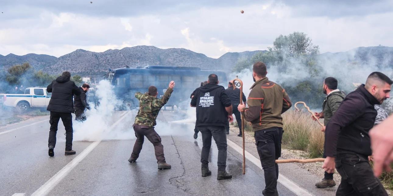 Ανυποχώρητοι οι αγρότες στη Ελλάδα–Τραυματίστηκαν οκτώ αστυνομικοί, δύο συλλήψεις