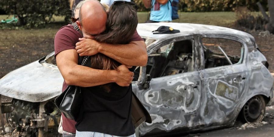 5345115396762296 andras-gineka-agkalia-kameno-autokinito-fotia-mati