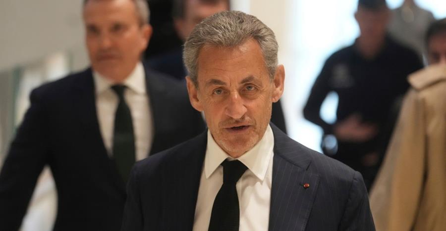 5346212647343137 maketa-sarkozy