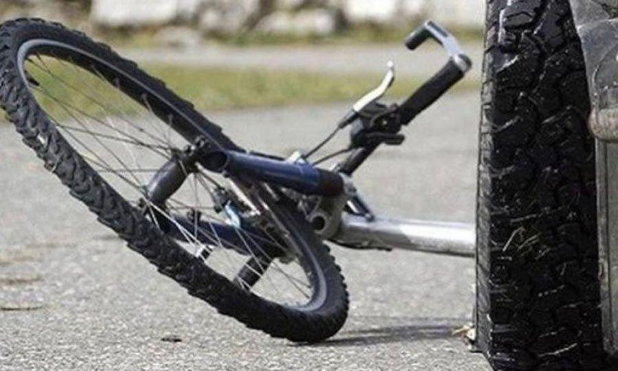 Σε κρίσιμη κατάσταση νοσηλεύεται 9χρονος-Παρασύρθηκε με το ποδήλατό του από όχημα 19χρονης