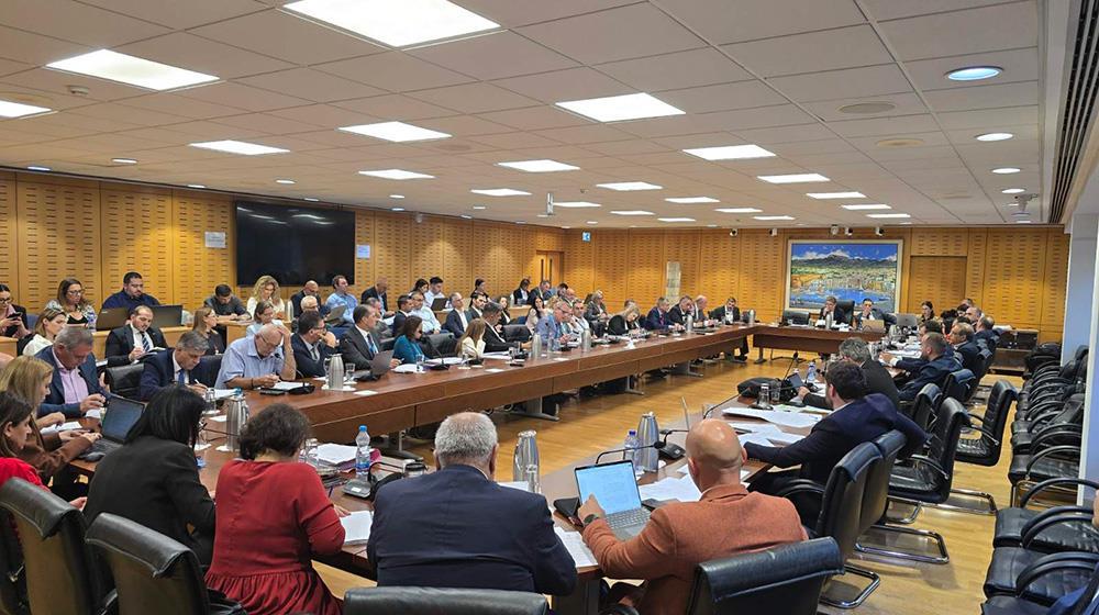 Η έκθεση της Επιτροπής Οικονομικών για τον κρατικό προϋπολογισμό του 2026 - «Θετική προοπτική εν μέσω αβεβαιότητας»