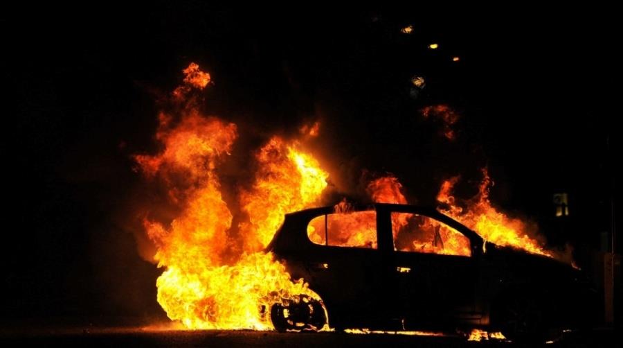 Στις φλόγες όχημα 71χρονου στο δημοτικό διαμέρισμα Μόρφου-Την κατέσβεσε μόνος πριν αφιχθεί η Πυροσβεστική