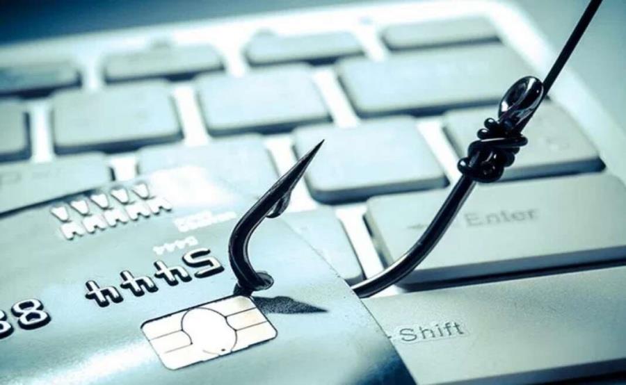 Έστησε κομπίνα και απέσπασε χιλιάδες ευρώ από 49χρονο για επενδύσεις-Χειροπέδες σε 60χρονο