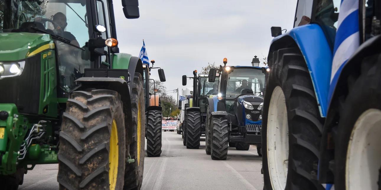 Παραμένουν στα μπλόκα οι αγρότες-Την Πέμπτη αποφασίζουν αν θα προσέλθουν σε διάλογο με την Κυβέρνηση