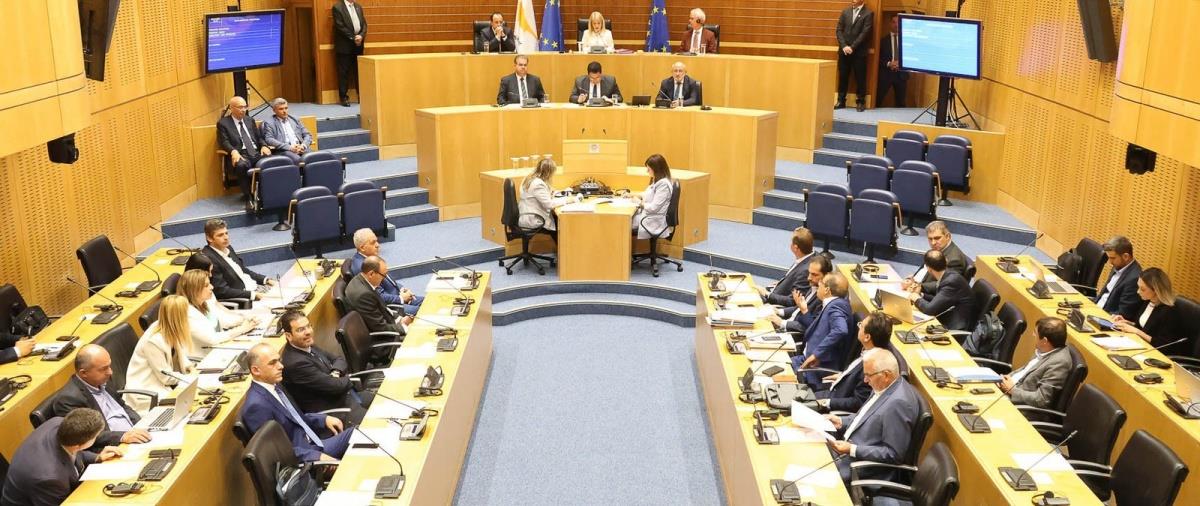 Τοποθετούνται οι κοινοβουλευτικοί εκπρόσωποι, ψηφίζεται ο προϋπολογισμός στη Βουλή