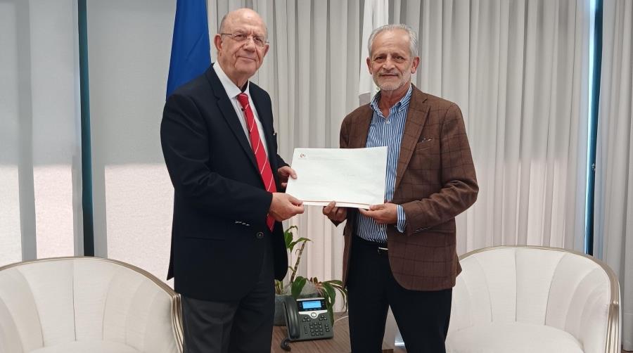 Ο Μάκης Κεραυνός πρόσφερε 500 ευρώ στην εκστρατεία «Υιοθετήστε μία οικογένεια τα Χριστούγεννα»