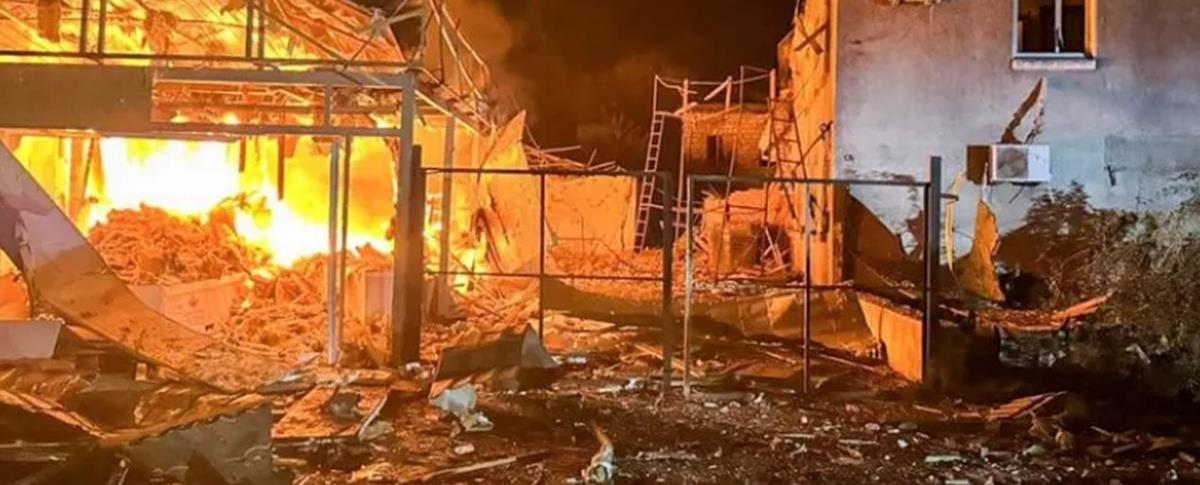 Πυρκαγιά στον μεγαλύτερο τερματικό σταθμό φυτικών ελαίων της Οδησσού μετά από ρωσικά πλήγματα-Ένας νεκρός