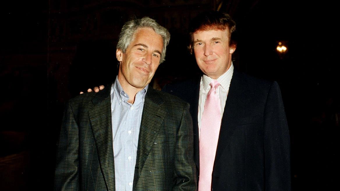 Κείμενα και φωτογραφίες από τον φάκελο Επστάιν έκαναν φτερά-Φουντώνουν οι επικρίσεις για τους χειρισμούς Τραμπ