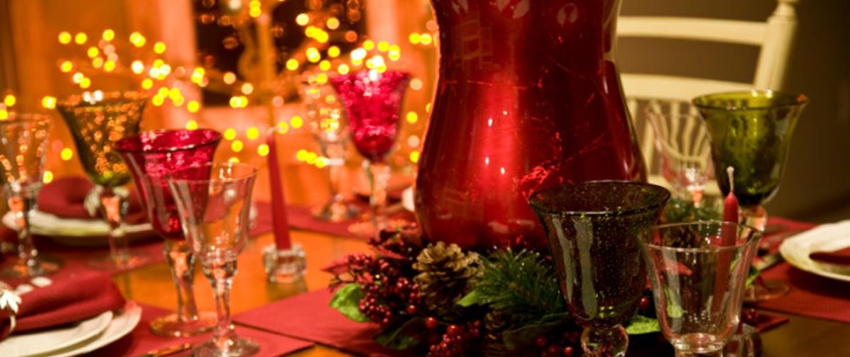 Σταθερή η τιμή του πλούσιου χριστουγεννιάτικου τραπεζιού, αυξήσεις 9% στο οικονομικό