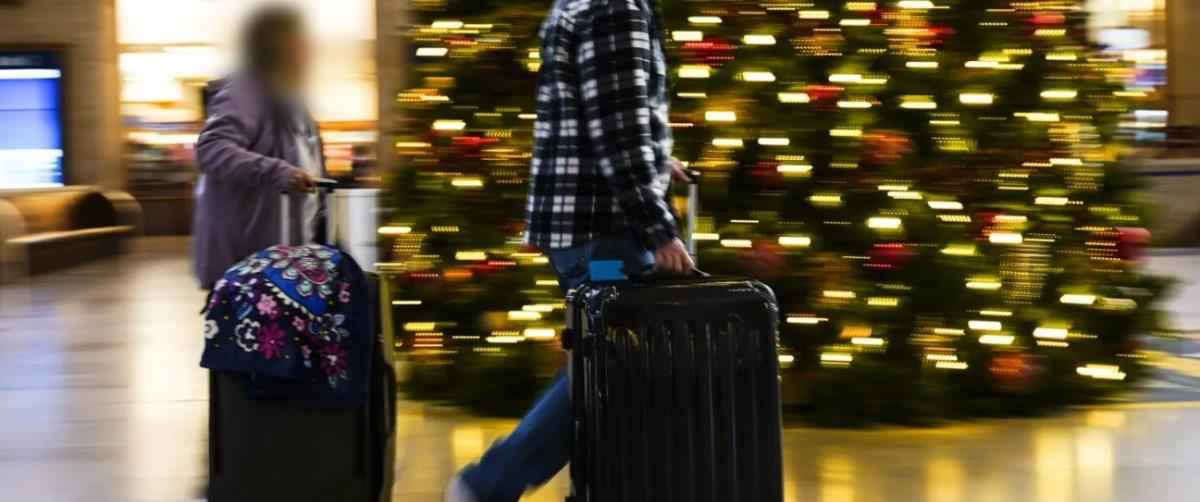 Ετοιμάζουν βαλίτσες ενόψει εορτών οι Κύπριοι-Αυξημένο ενδιαφέρον για Πολωνία, ψηφίζουν Αράχωβα και Αθήνα στην Ελλάδα