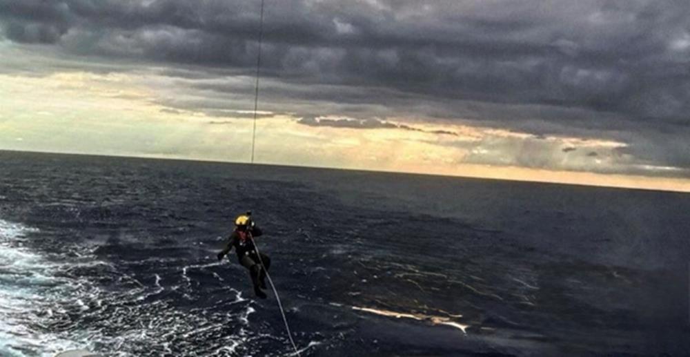 Αεροδιακομιδή ασθενή από εμπορικό πλοίο, μεταφέρθηκε στο νοσοκομείο-Επιχείρηση από το ΚΣΕΔ