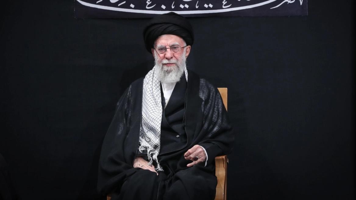 Το Ιράν φλέγεται και ο Χαμενεΐ επιτίθεται στον Τραμπ-«Να κοιτάξει τα δικά του προβλήματα»
