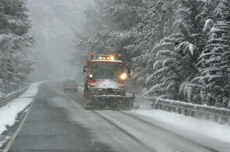 Επικίνδυνοι οι δρόμοι προς το Τρόοδος λόγω παγετού και κατολισθήσεων βράχων-Ακινητοποιήθηκαν οχήματα