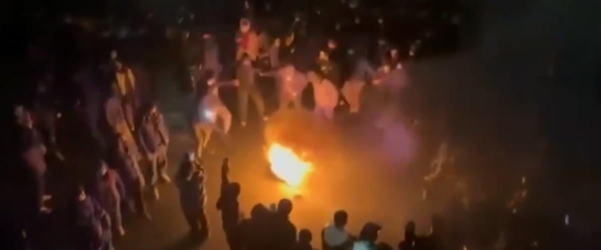 Στα άκρα το καθεστώς της Τεχεράνης, απειλεί με θάνατο τους διαδηλωτές-Έως και 20.000 μπορεί να είναι οι νεκροί της αιματηρής καταστολής