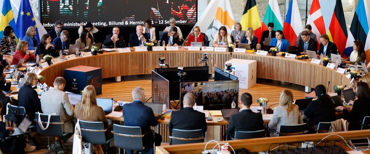 5382481169255708 cache 1300x500 Analog medium 1361080 599381 25 12 01 150311