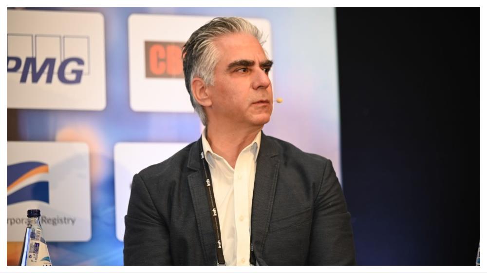 5399512428649535 MixCollage-10-Feb-2026-10-36-AM-4061