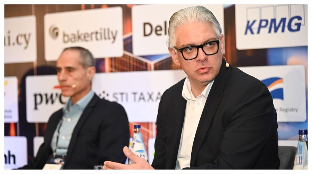 5399561648207791 MixCollage-10-Feb-2026-11-57-AM-2827