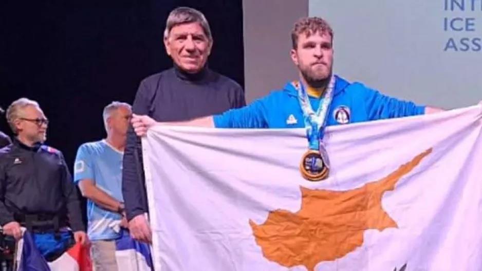 5399769593799676 145