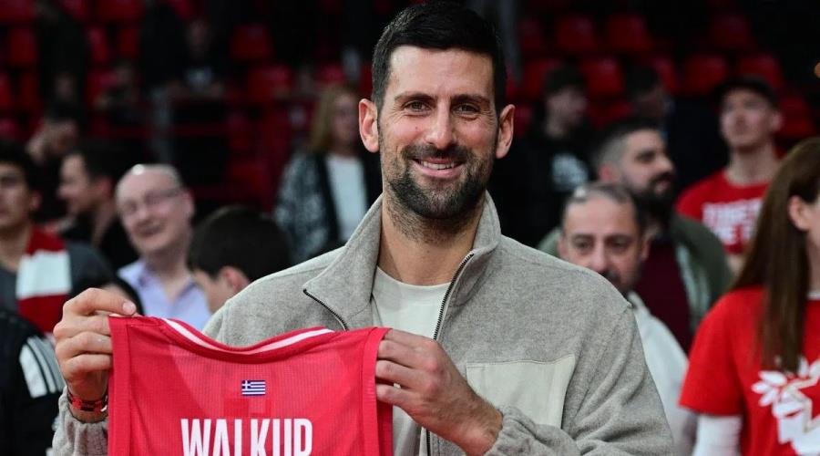 Ο Νόβακ Τζόκοβιτς καμάρωνε με τη φανέλα του Γουόκαπ (pics)