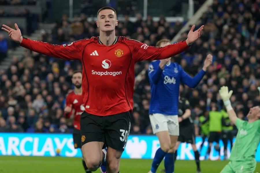 5411512105005170 Sesko-ManchesterUnited-1200x800