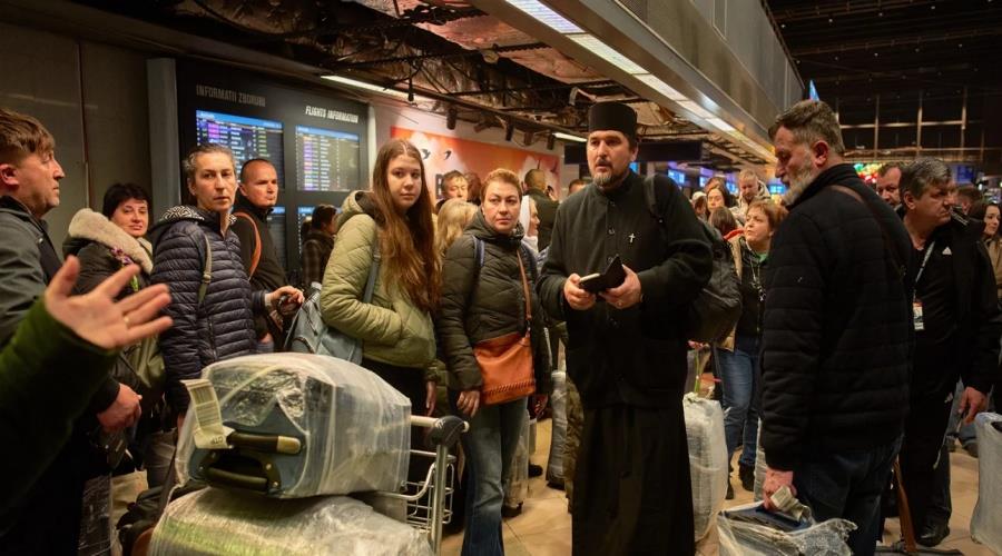 5418620900860067 people wait airport