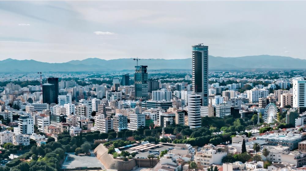 Real estate and purchases by foreigners: The new restrictions risk hitting a key driver of the economy