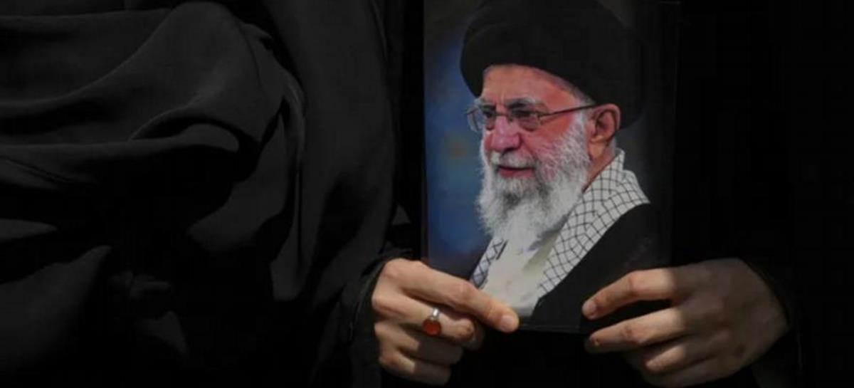 Οι σχέσεις του Μοτζτάμπα Χαμενεΐ με τους Φρουρούς της Επανάστασης και ο λόγος που ο πατέρας του δεν τον ήθελε για διάδοχό του
