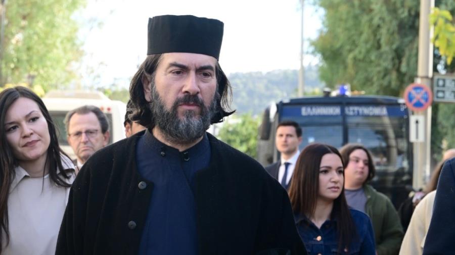 5430706182787854 pateras-antonios-dikastirio-maketa