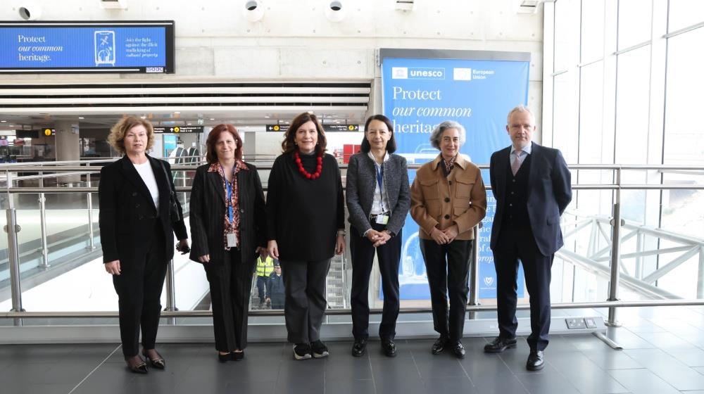 5432493723308648 airport culture